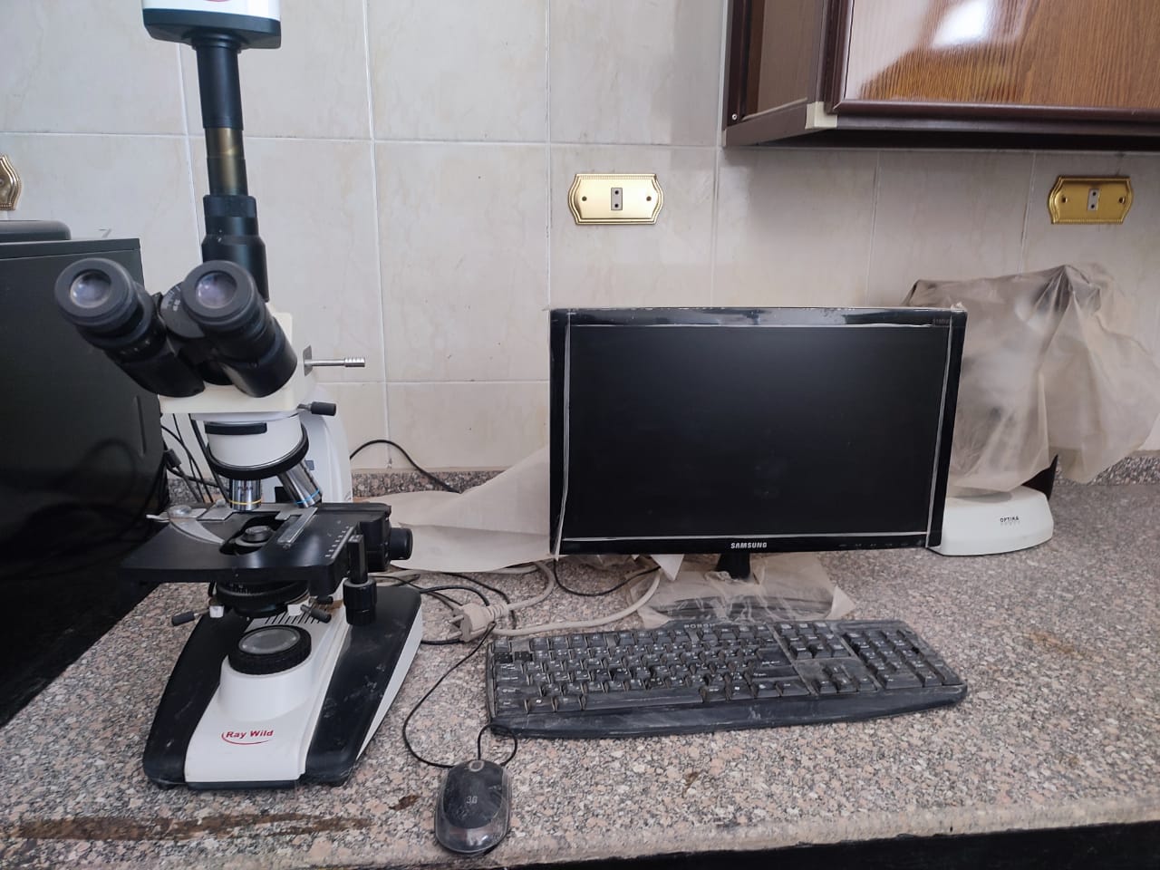 Triloped research microscope with digital camera 10 megapixel and computer